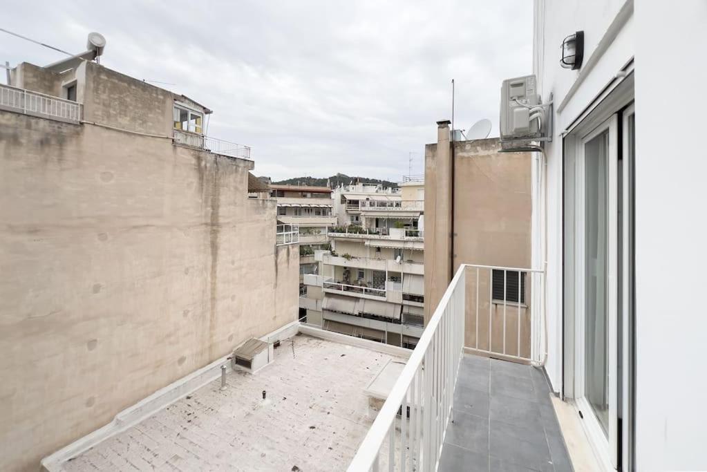 Spacious Penthouse Near Downtown Athens Exterior photo