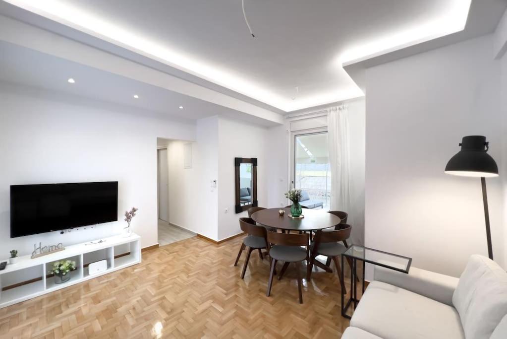 Spacious Penthouse Near Downtown Athens Exterior photo