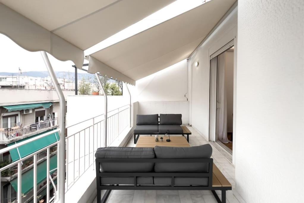 Spacious Penthouse Near Downtown Athens Exterior photo